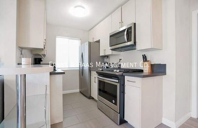 Building Photo - 17071 Oak Ln