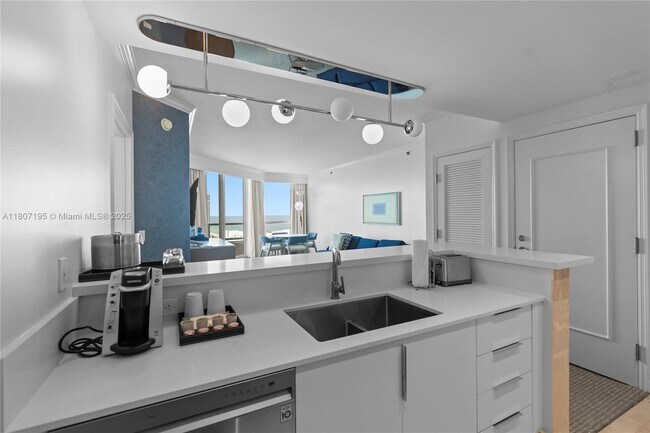 Building Photo - 4401 Collins Ave