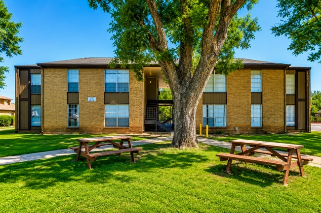 Building Photo - Spacious 2-Bedroom Apartments in Dallas – Starting at $1,150/Month