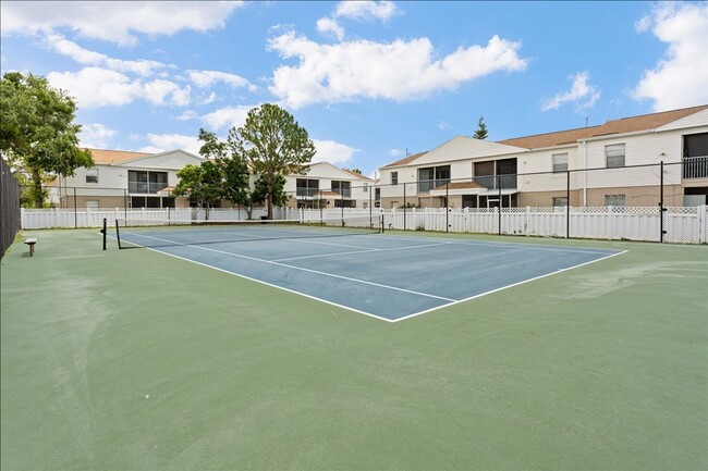 Building Photo - 7210 N Manhattan Ave