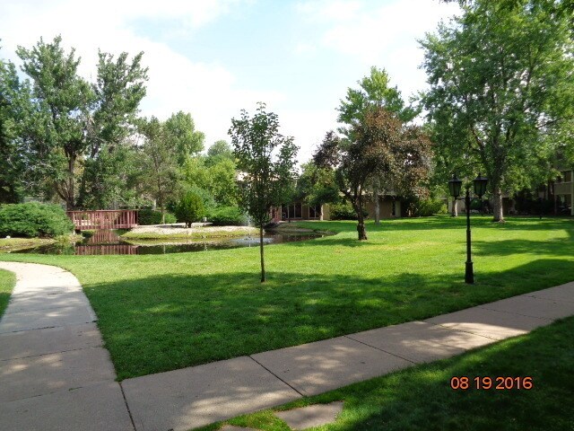 Building Photo - Wonderful 1 BR/1 BA third level condo in secured building.