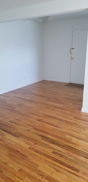 Building Photo - 401 US-22