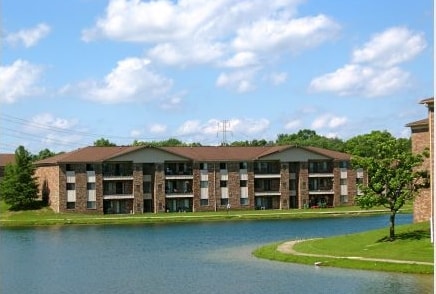 Primary Photo - Crystal Lake Apartments
