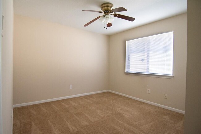 Building Photo - 9010 Arlington Forest Dr