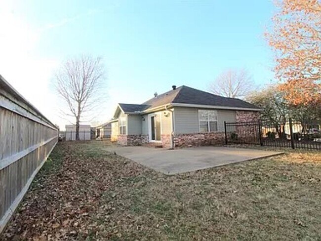 Building Photo - BEAUTIFUL HOME IN GREAT LOCATION!