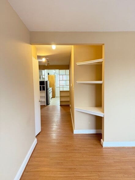 Building Photo - 8805 Plymouth St