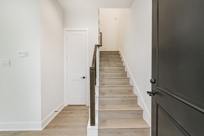 Building Photo - 3032 Gray St