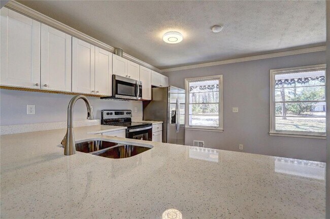 Building Photo - 469 Dogwood Dr NW