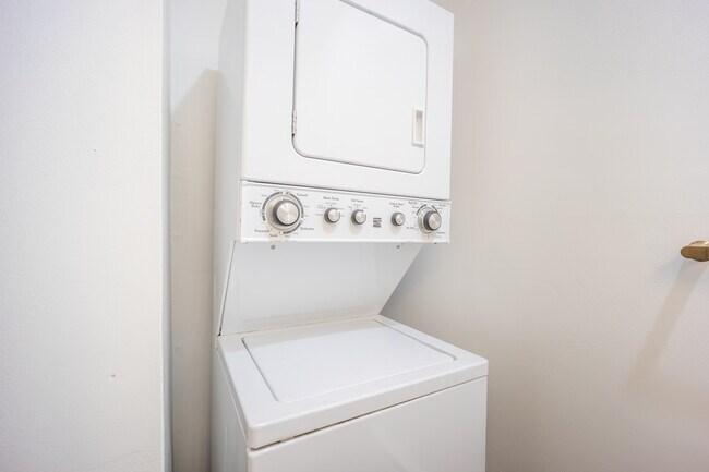 Building Photo - 404 Chelsea Cove S