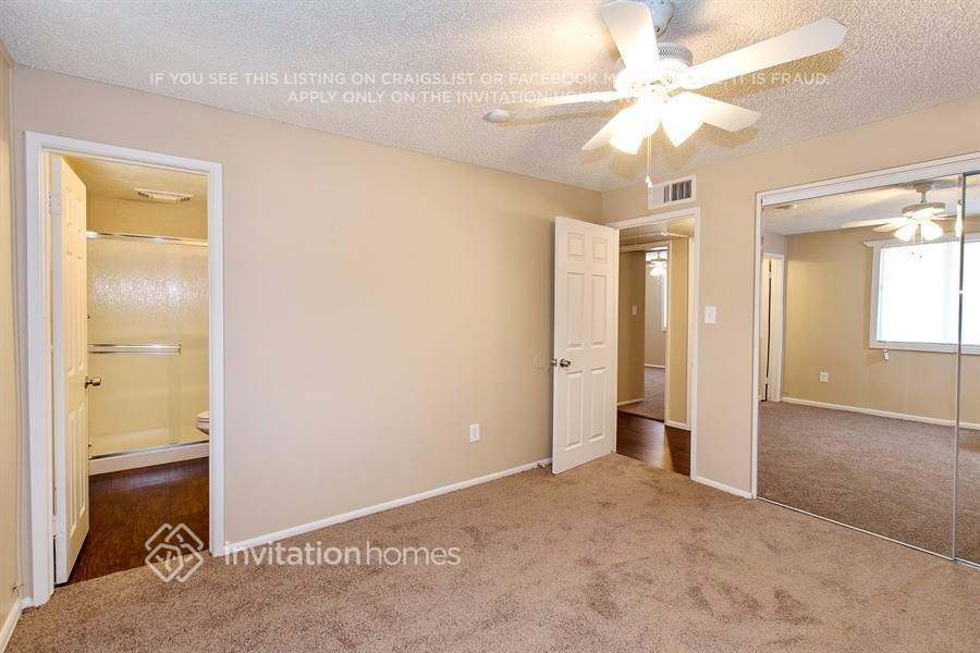 Building Photo - 7250 W Glenrosa Ave