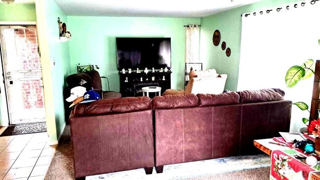 Building Photo - 3407 Fountainbleau Dr