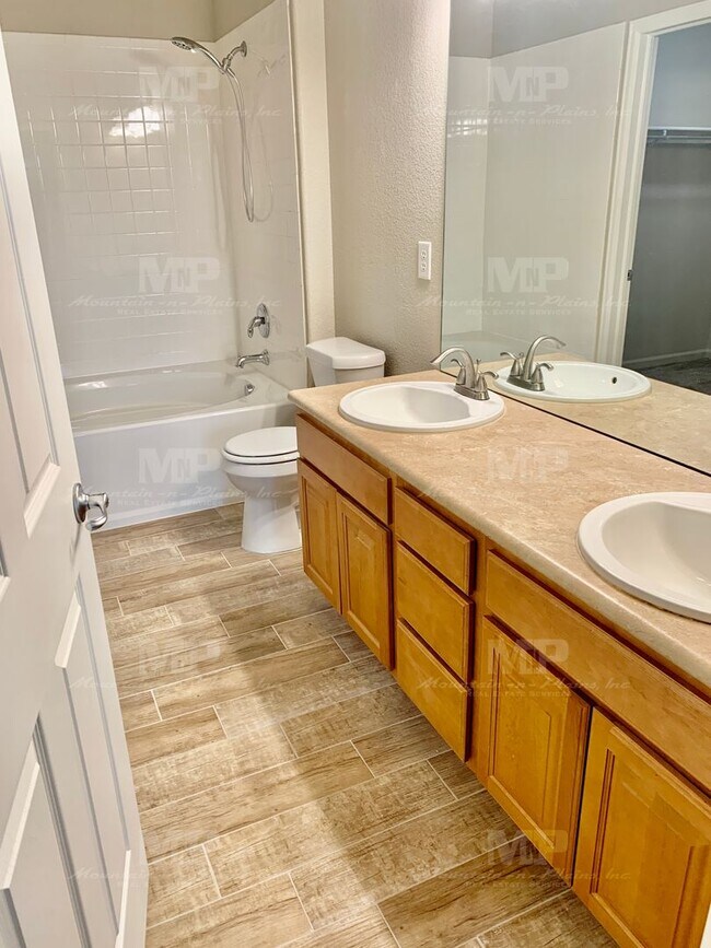 Building Photo - 4825 Hahns Peak Dr