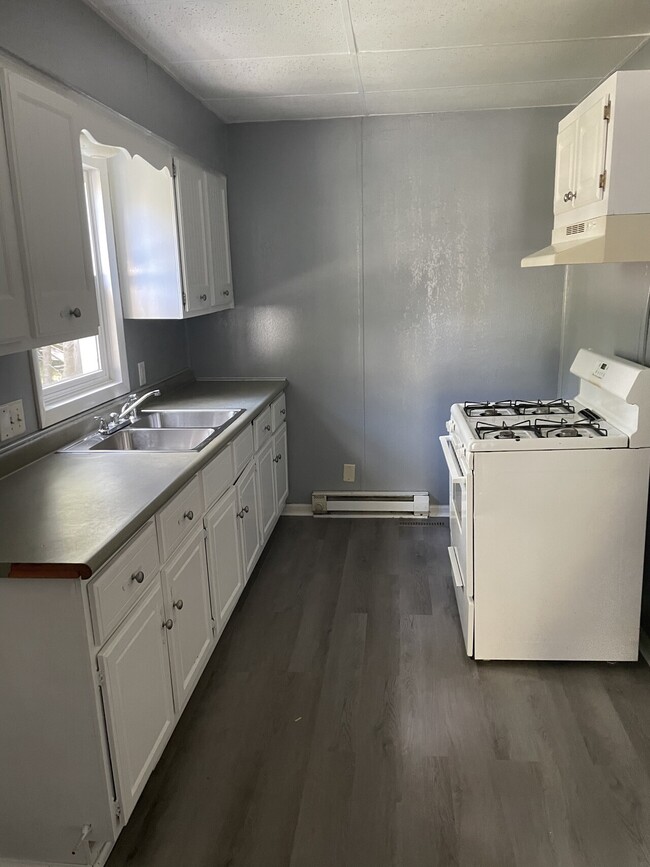 Building Photo - 1303 W Franklin (key 44)