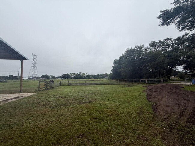 Building Photo - 4901 N Vaughn Rd