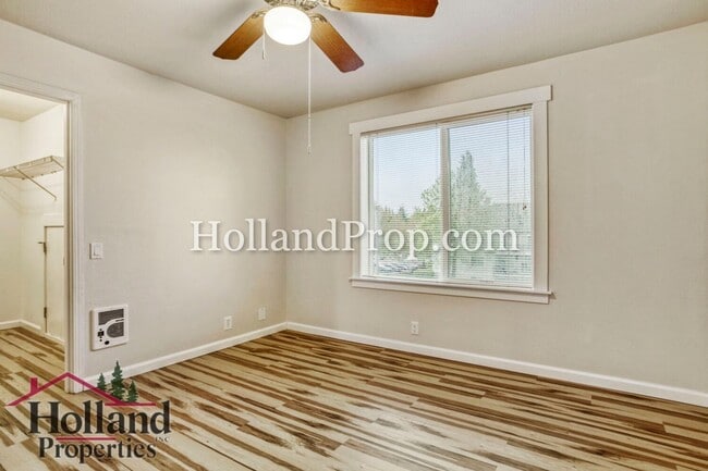 Building Photo - Beautifully Remodeled Beaverton Townhouse!