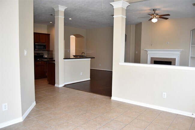 Building Photo - 18627 Summercliff Ln