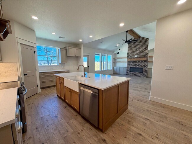 Building Photo - 509 Waggoner Ln