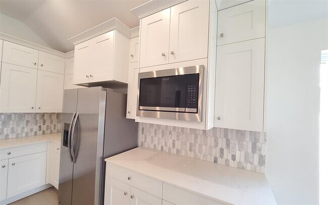 Building Photo - 6422 Seafoam Lake Dr