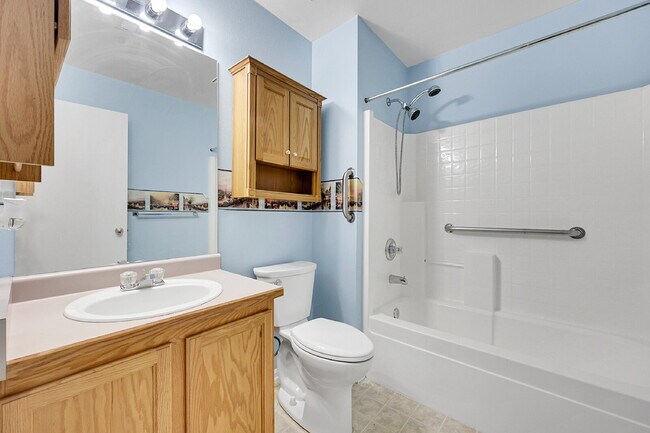 Building Photo - $2,100.00 - 3 Beds, 2 Baths, Single Family...