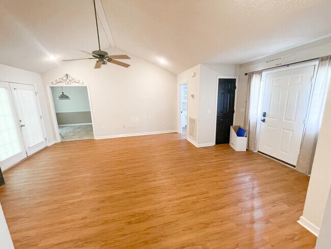 Building Photo - 310 N Cromley Rd