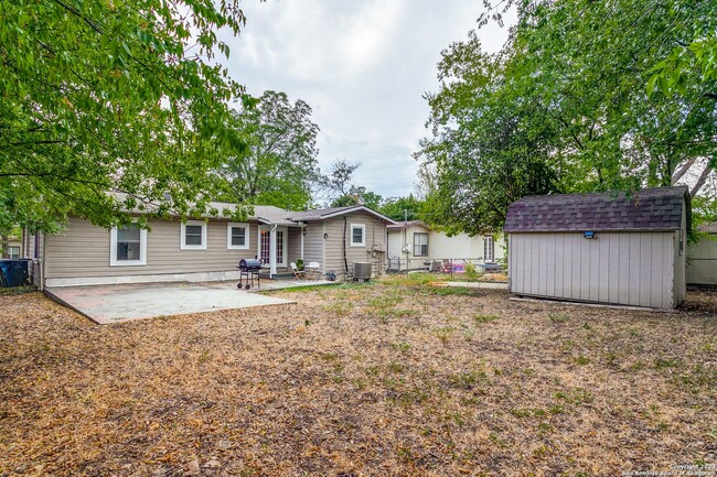 Building Photo - CHARMING 4-BEDROOM IN WILSHIRE VILLAGE