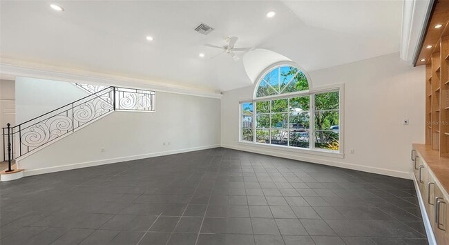 Building Photo - 1770 S Oval Dr