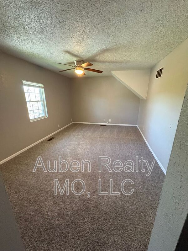 Building Photo - 507 Henrie Ave