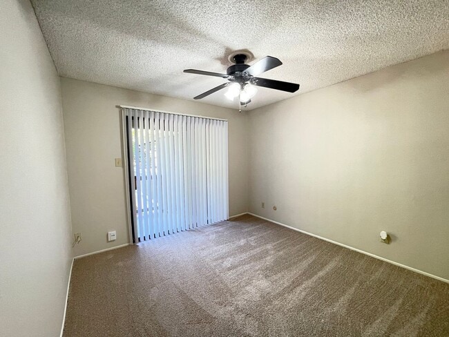 Building Photo - 6531 Lake Park Dr