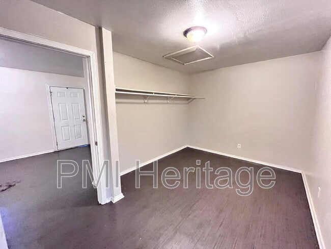 Building Photo - 809 E Huntsville Ave