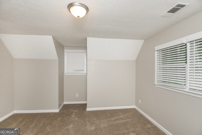 Building Photo - 133 Oak Landing Cir