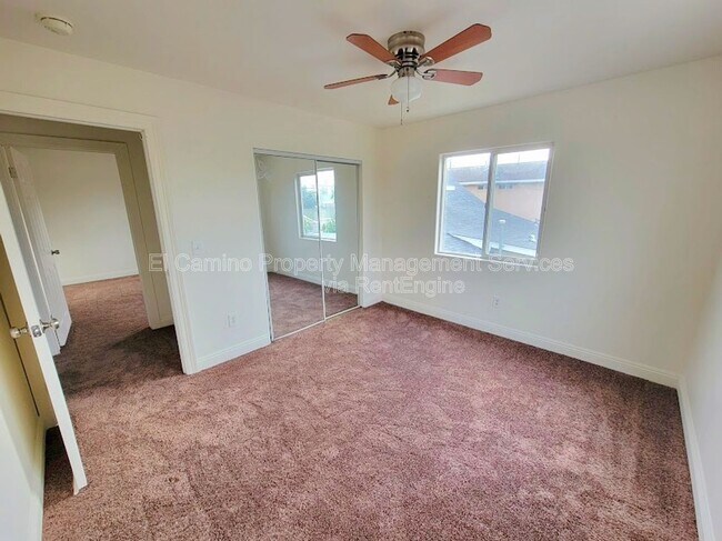 Building Photo - 1424 E 59th St