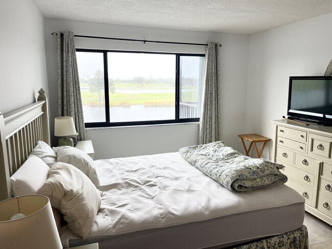 Building Photo - 40 NE Plantation Rd