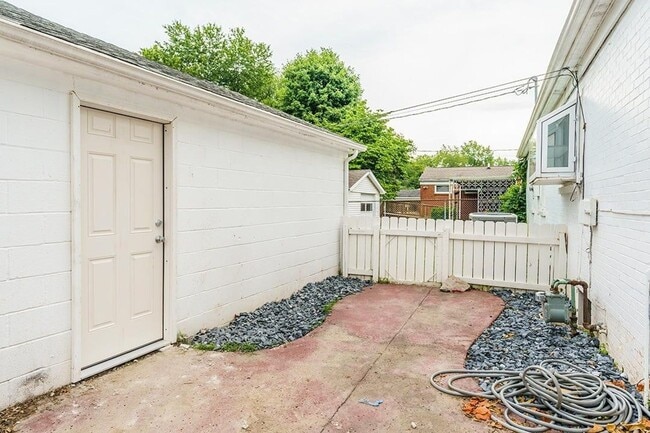 Building Photo - Charming 3 bedroom 2 bath home in Southland neighborhood!
