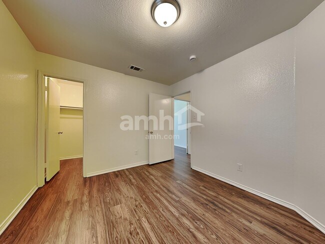 Building Photo - 3806 Evinrude Dr