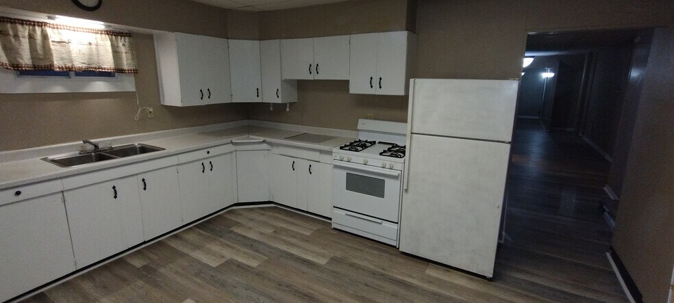 kitchen - 261 William St