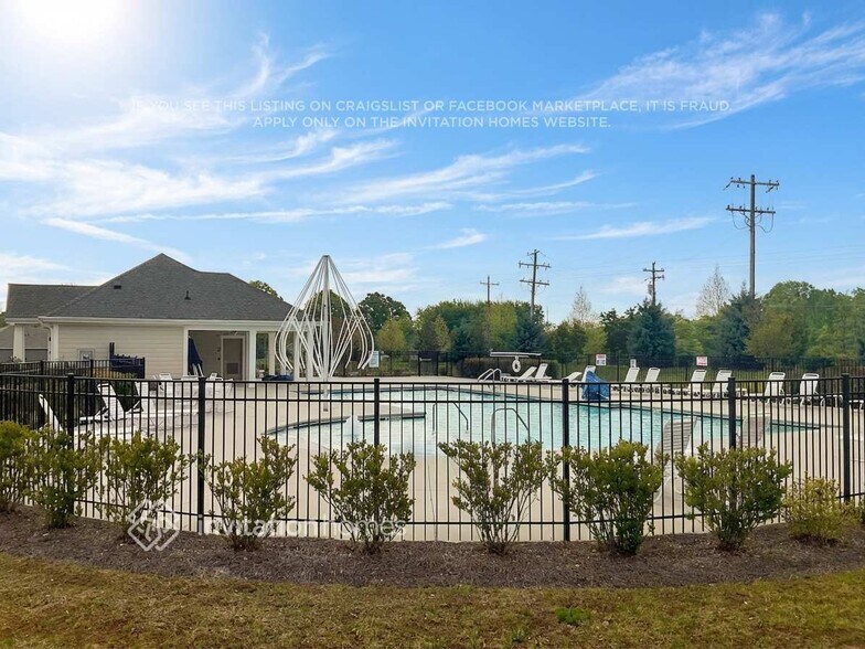 Building Photo - 151 Cassius Dr