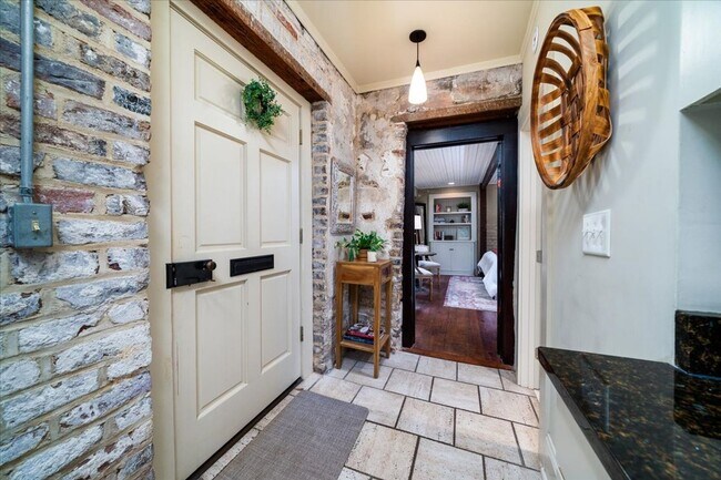 Building Photo - 53 Hasell St