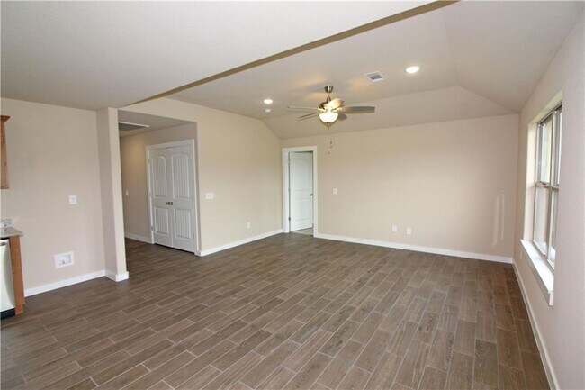 Building Photo - 471 Barbet Dr