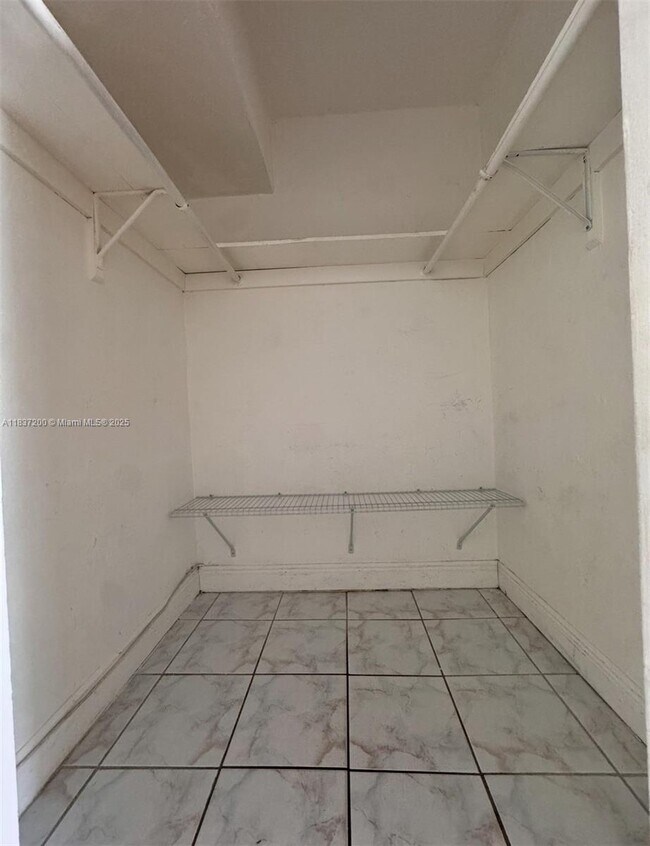 Building Photo - 1230 W 54th St