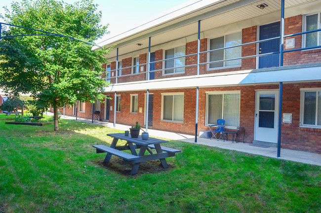 Building Photo - Lakeshore Apartments