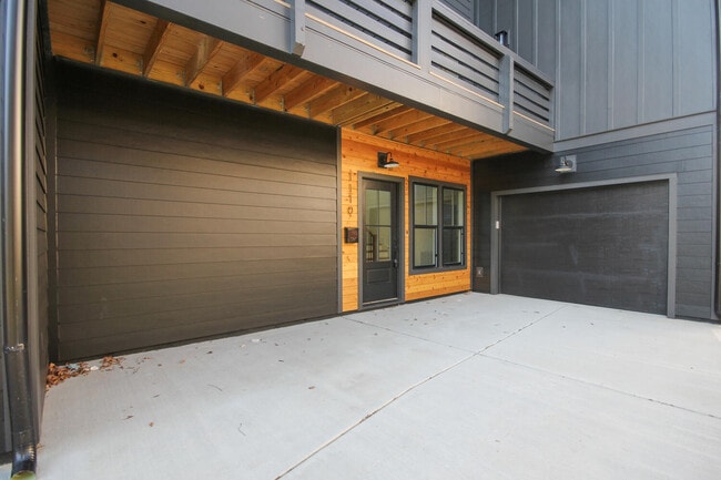 Building Photo - 1110 Greenleaf Ave