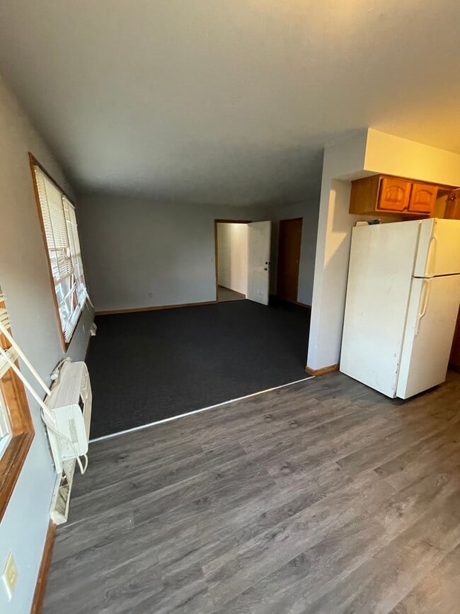 Building Photo - 8809 W Villard Ave