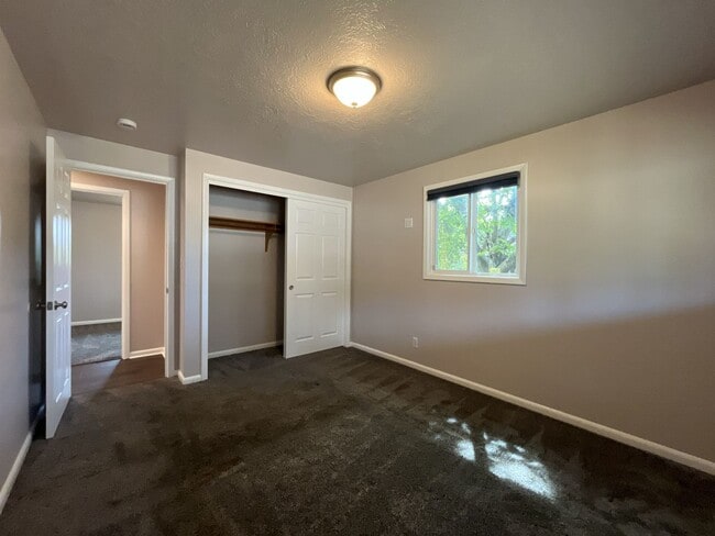Building Photo - Charming Single-Level 3 Bedroom Home with Spacious Fenced Backyard, Landscaping Included & Great ...