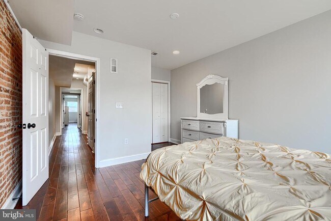 Building Photo - 1730 E Chase St