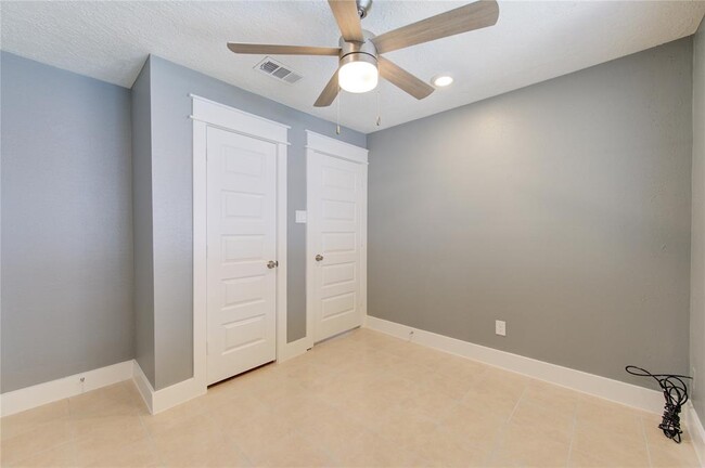 Building Photo - 3843 Westmeadow Dr