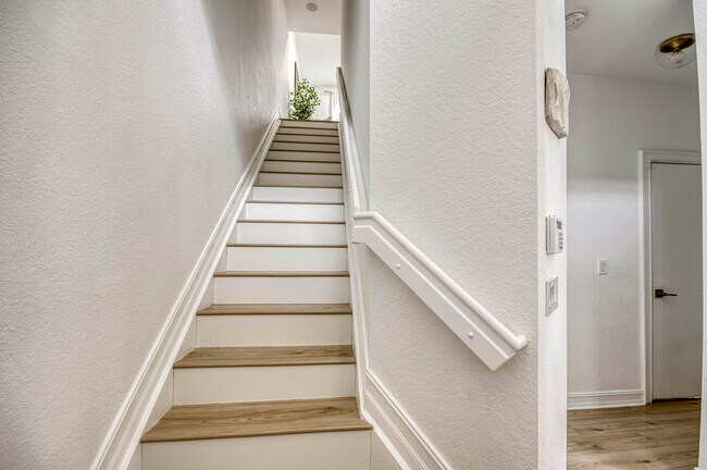 Building Photo - 1403 W Wickham Cir