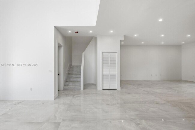 Building Photo - 3111 SW 12th St