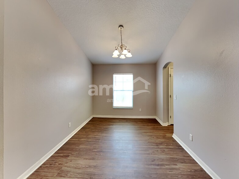 Building Photo - 204 Silver Palms Cir