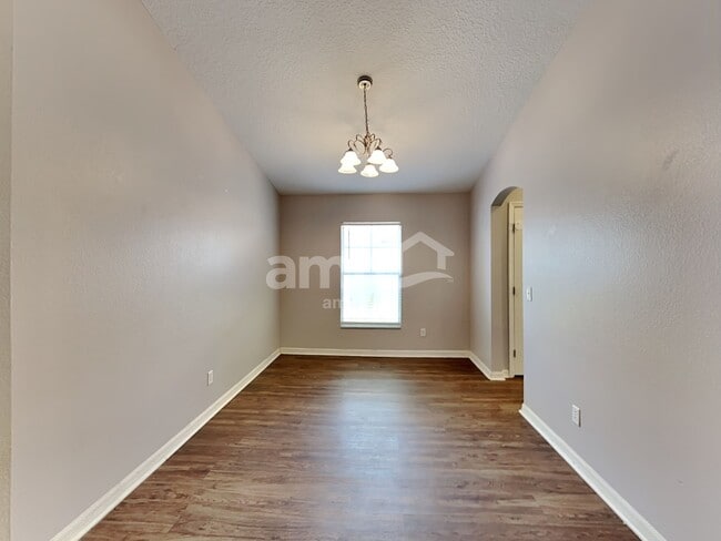 Building Photo - 204 Silver Palms Cir