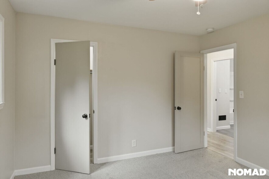 Building Photo - 1322 W Sherry Dr